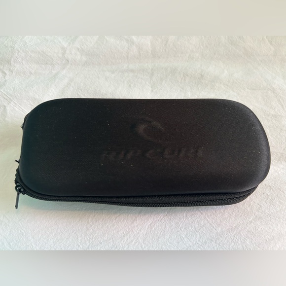 Sunglass Case (Ripcurl) Full Zip Open. New never used. - Picture 1 of 3